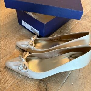 Stuart Weitzman Carnegie Champagne Satin Pointed-Toe Kitten Heels with Bow 6.5